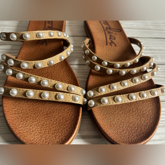 Zodiac Brown Sandals with Decorative Straps - Picture 2 of 4